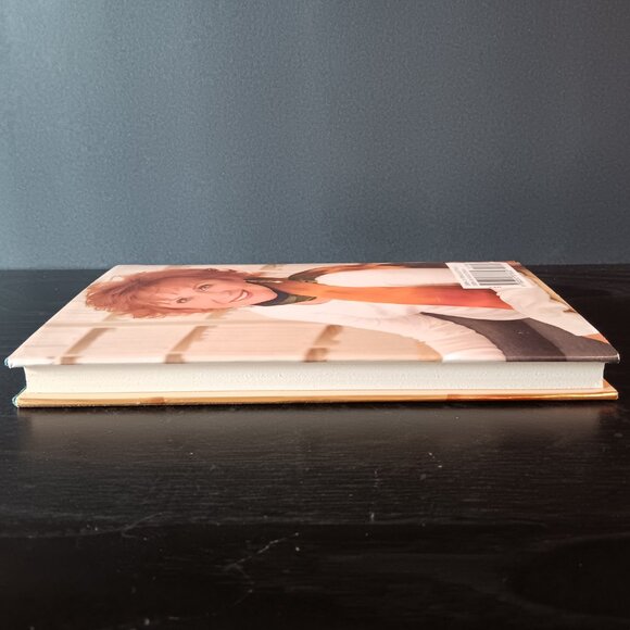 Janet Evanovich 'Plum Lucky' - Picture 4 of 6